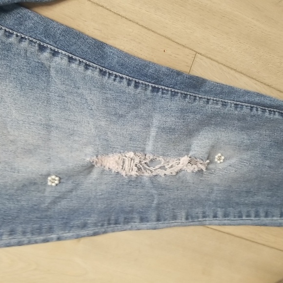 Seven7 Women's Ankle Skinny adorned with Pearl's and distressed knees - Picture 2 of 7